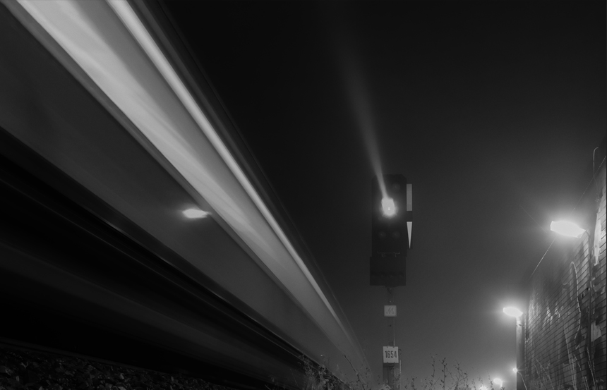 Photo © Jan K. Tyrel Nightphotography blackandwhite Berlin fast train at night, film noir, fotografie, photographer